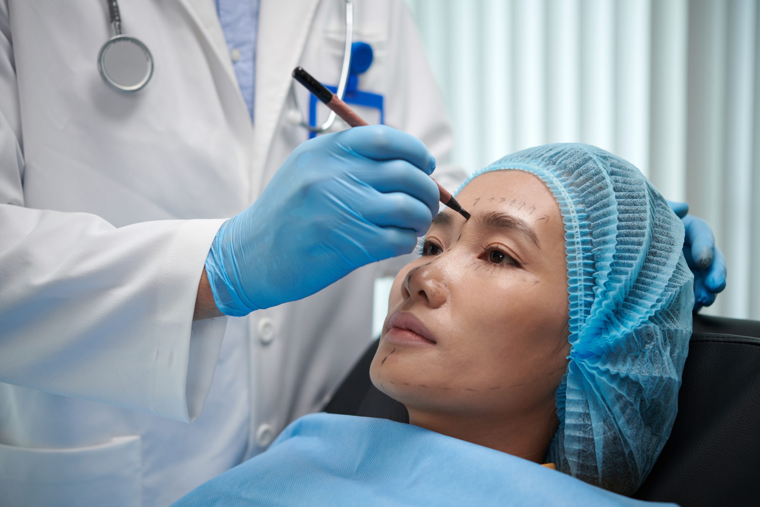 Cirugía facial cosmética vs. reconstructiva: diferencias clave